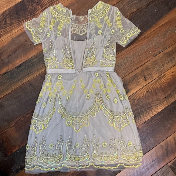 Needle & Thread Tiered Petal Embellished Tulle Dress in Beige Yellow Size 8 - Picture 3 of 15